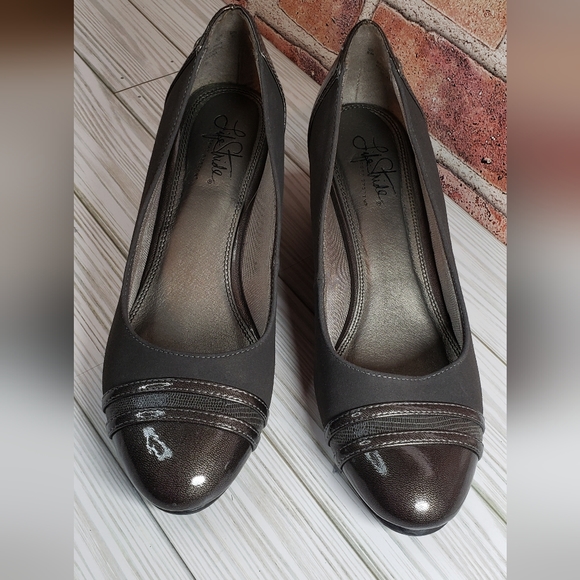 Life Stride soft system women's wedge heeled shoes size 9. - Picture 4 of 12